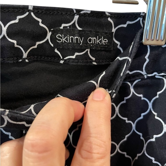 Needle & Cloth Women’s Black & White Diamond Pattern Pants Size: 10 - Picture 4 of 8